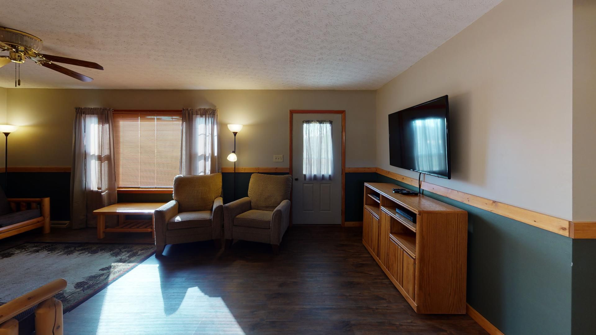 11663 Dalton Rd Heart Of Country Lodge Living Room